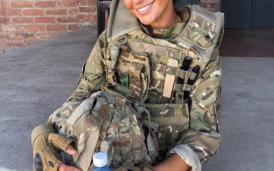 Mi padre les decía a todos que yo era enfermera porque le avergonzaba admitir que su hija era soldado… Pero el día en que todo el pueblo se reunió frente a nuestra casa, descubrió lo que yo había hecho