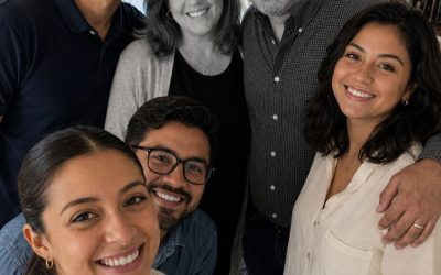 Mis padres me adoptaron a los 12 años y me quisieron como a una hija biológica; luego, vi a su abogado leer el testamento y escuché los nombres de todos, excepto el mío.