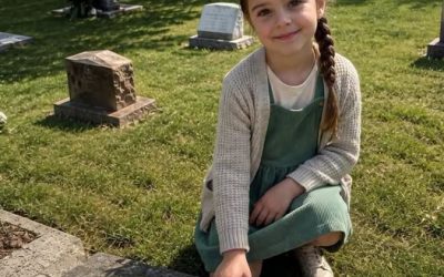 Todos los domingos, mi hija dejaba una piedra pintada en la tumba de su padre, hasta que alguien las quitó todas… Pero dejaron atrás una llave para algo que él nunca quiso que encontráramos.