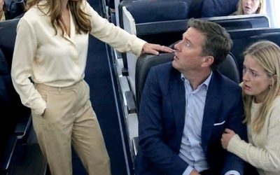 A 30.000 pies de altura, encontré a mi marido con su secretaria, pero al aterrizar, lo había perdido todo.