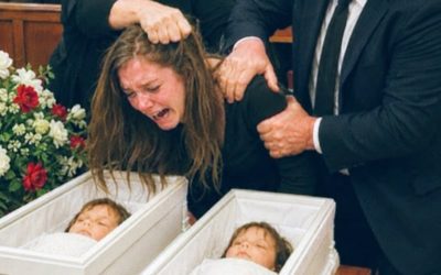Mi hija de cuatro años, Emma, ​​permaneció inmóvil. Luego corrió hacia el pastor, gritando algo que provocó un silencio absoluto.