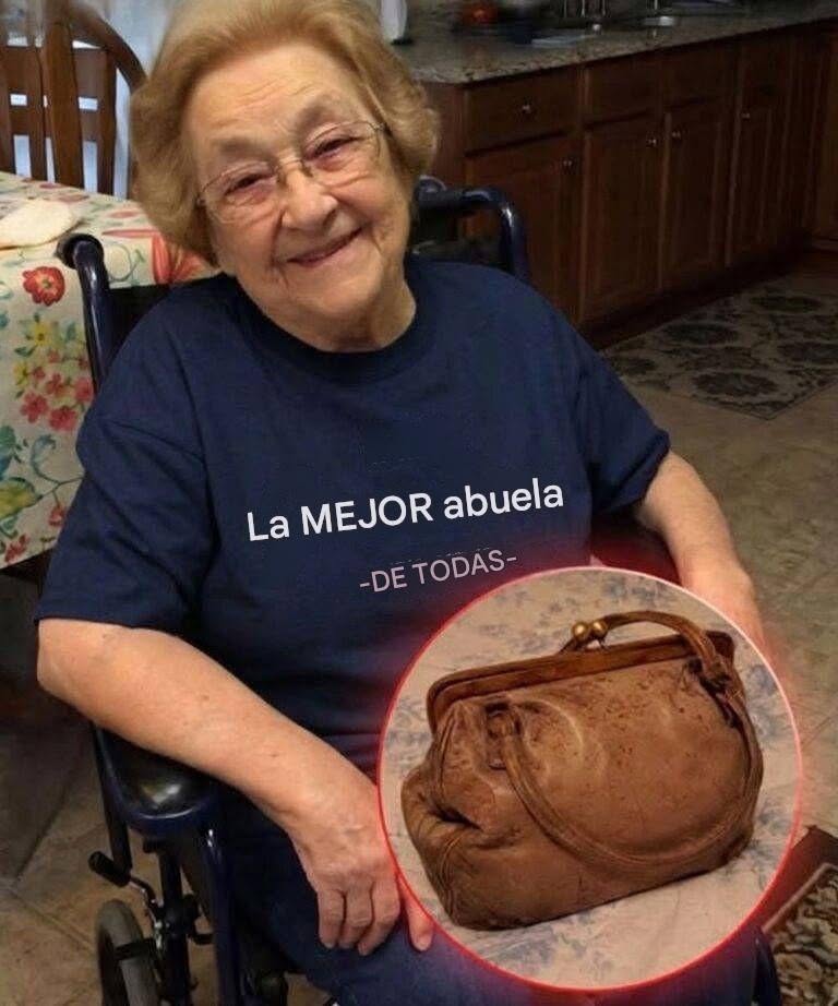 Mi abuela no dejaba que nadie mirara dentro del viejo bolso que guardaba en su armario durante años; en el momento en que finalmente lo hice, grité completamente conmocionada.Mi abuela no dejaba que nadie mirara dentro del viejo bolso que guardaba en su armario durante años; en el momento en que finalmente lo hice, grité completamente conmocionada.