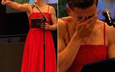 Mi hijo cruzó el escenario de la graduación con un vestido rojo brillante mientras el auditorio reía a carcajadas; lo que hizo por mí me dejó sin palabras.