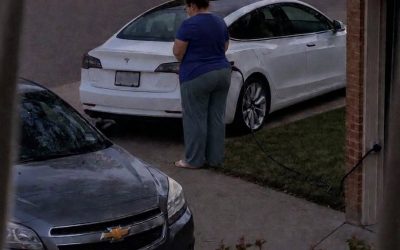 Mi vecina cargaba su coche eléctrico en mi casa todas las noches sin mi permiso. No llamé a las autoridades, pero hice algo mejor para darle una lección.